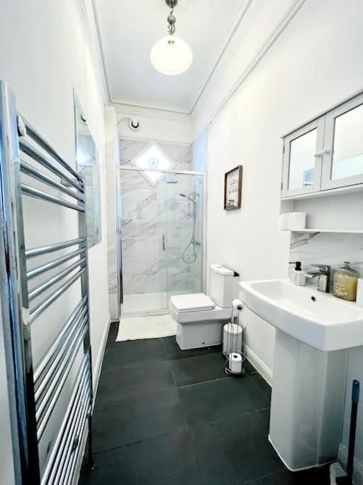 Flat 4 Marine Parade House, 1 East Cliff- Next To Dover Port, White Cliffs, Beach, Castle Extérieur photo