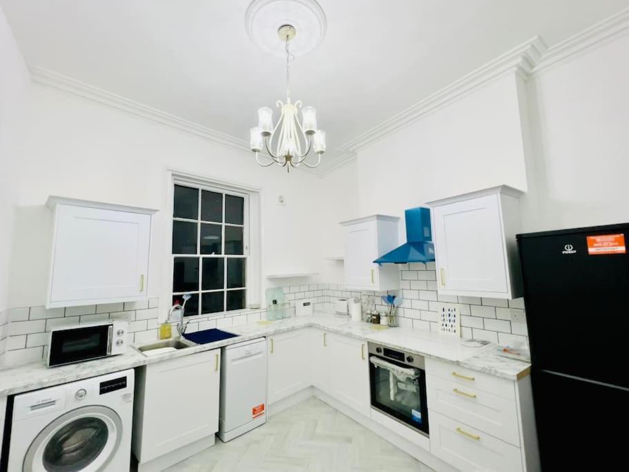 Flat 4 Marine Parade House, 1 East Cliff- Next To Dover Port, White Cliffs, Beach, Castle Extérieur photo