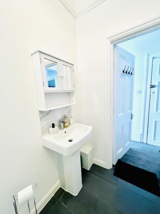 Flat 4 Marine Parade House, 1 East Cliff- Next To Dover Port, White Cliffs, Beach, Castle Extérieur photo